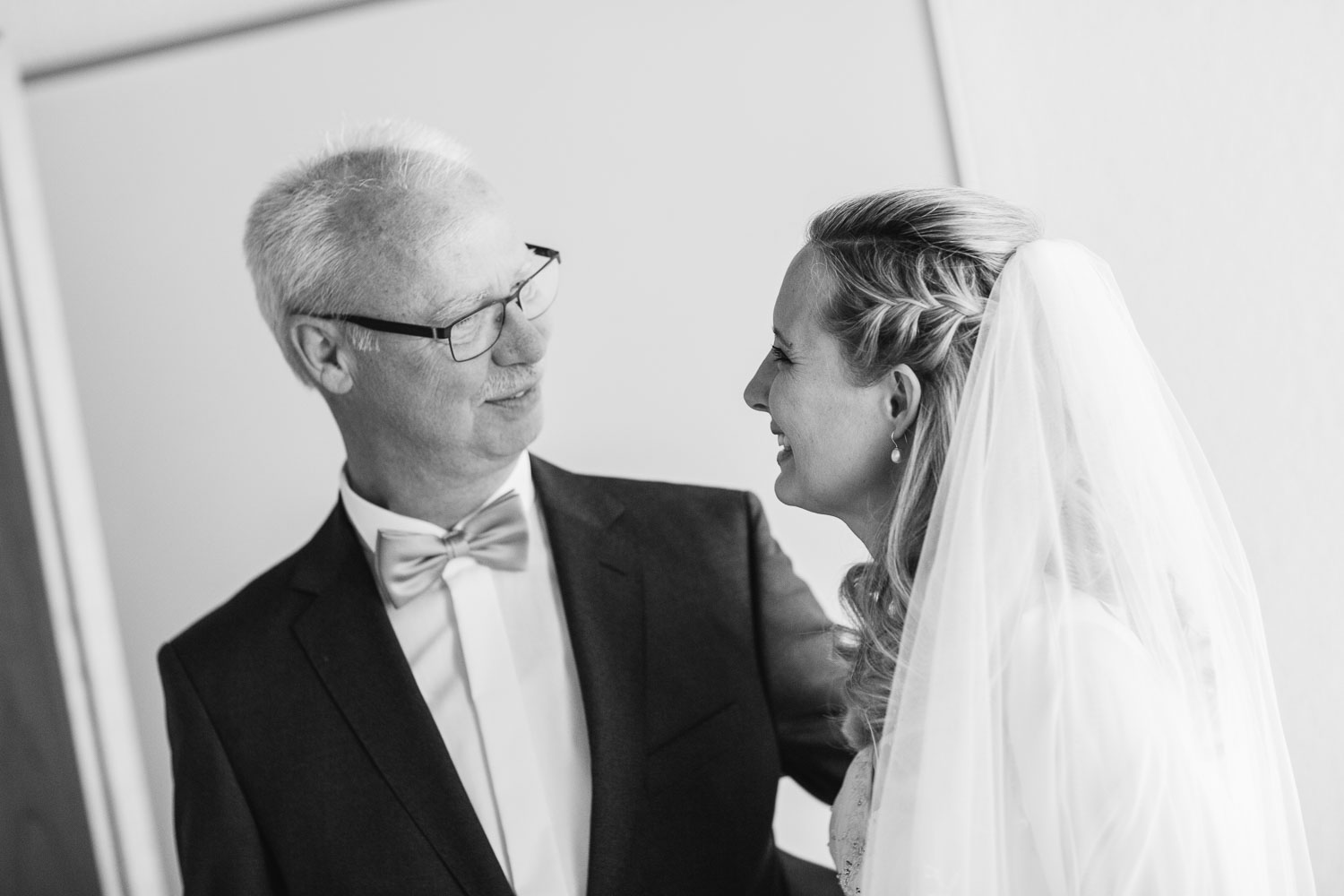 Hochzeitsfotograf Baar Zug Braut mit Vater