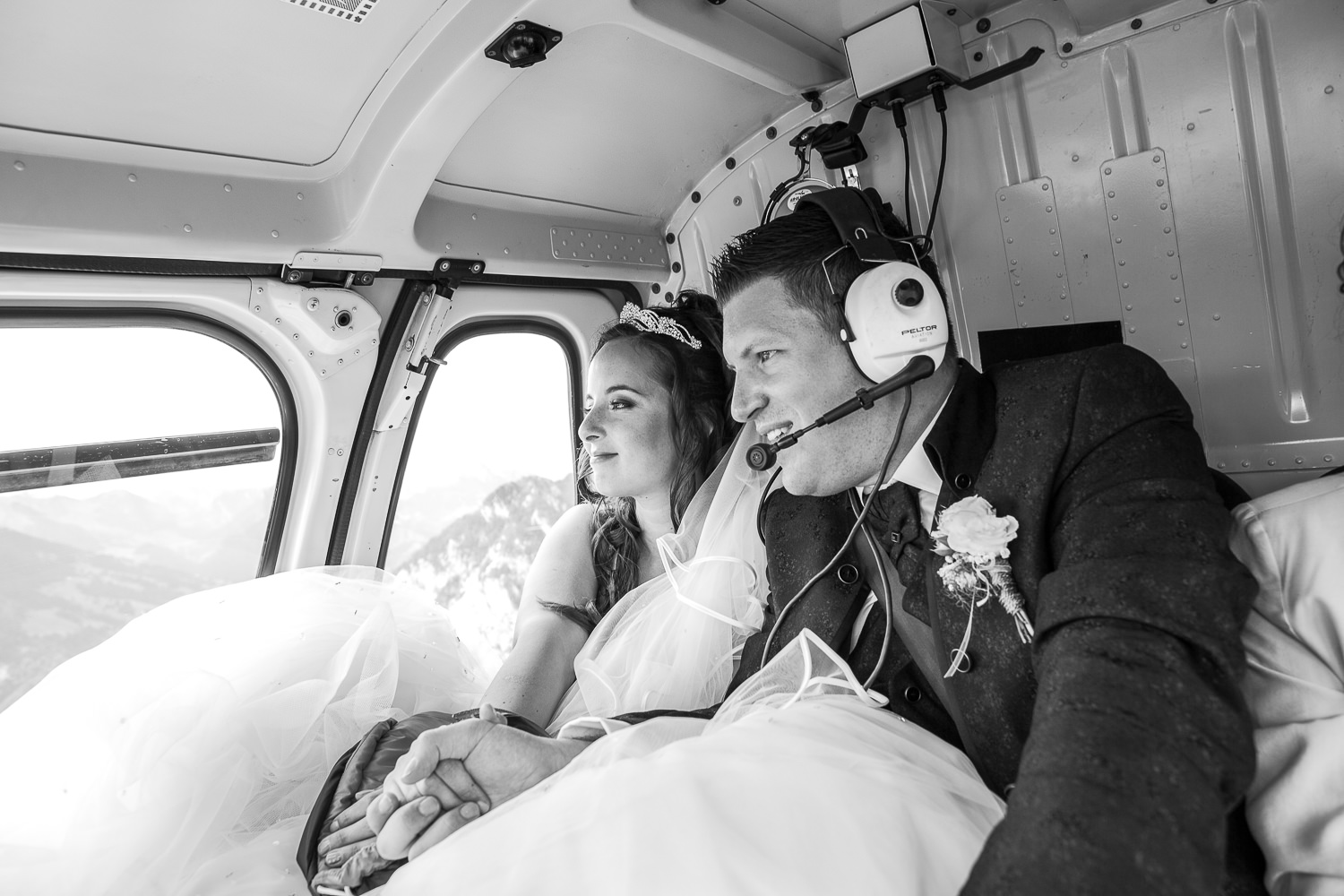 Hochzeit Shooting Helikopter Brautpaar