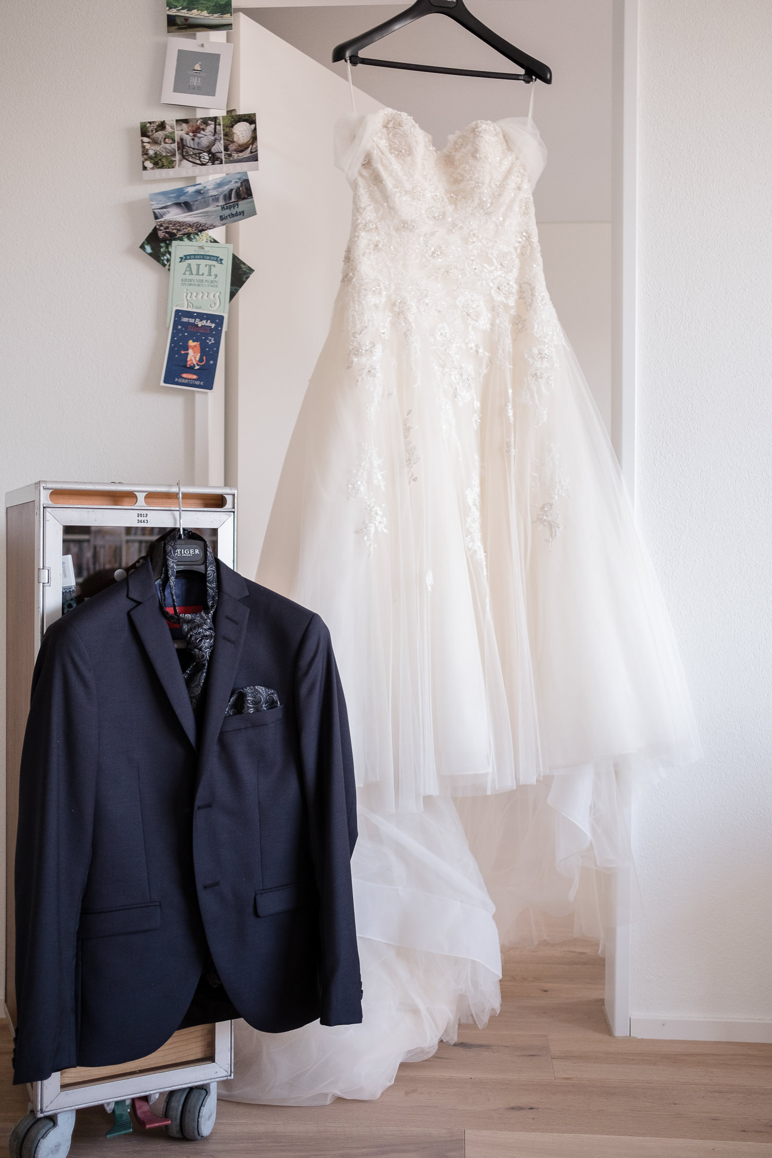 Brautkleid und Anzug