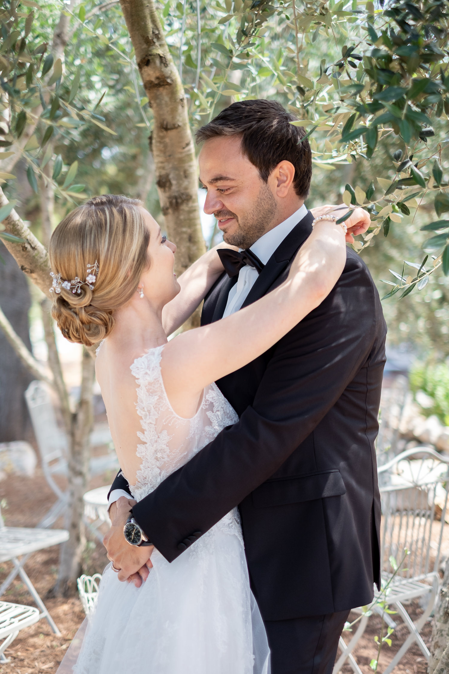 Brautpaar unter Olivenbaum